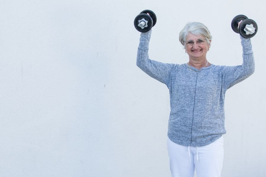 A rendszeres mozgás segíti az ízületi folyadék keringetését és a tápanyagok eljutását a porcokhoz.